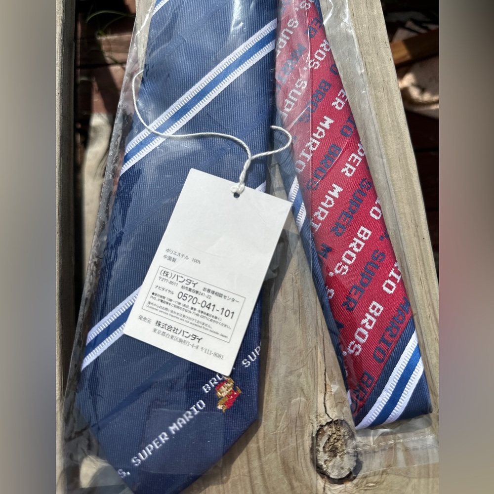 Super Mario Bros collectible men’s tie - Picture 2 of 3